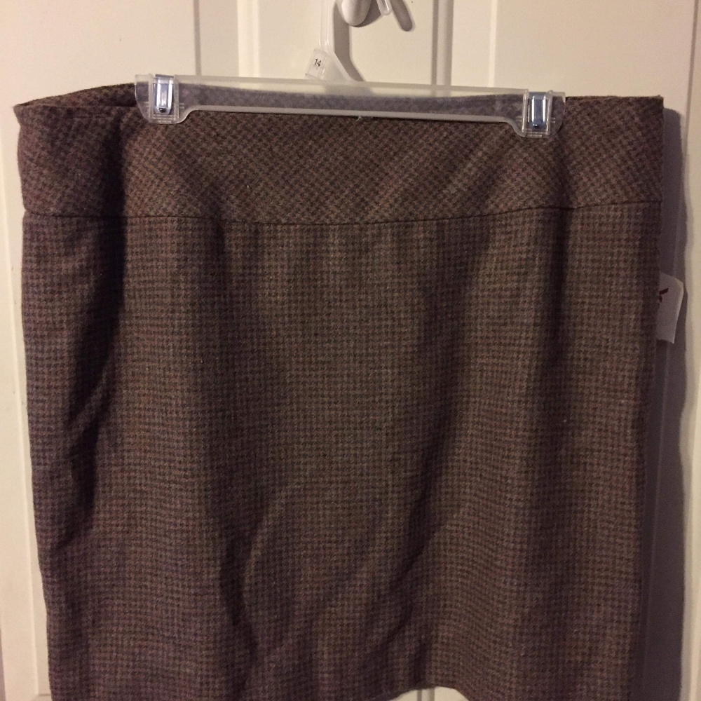 The limited short lined brown plaid skirt. Size 12